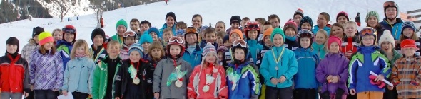 Die Skirennfahrerinnen und Skirennfahrer des Schulkreises Hinteres Diemtigtal.