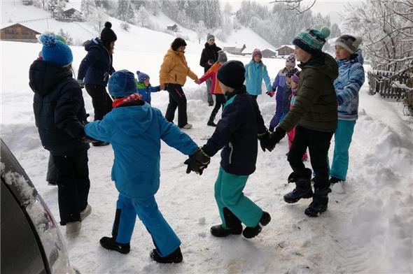Die Sonntagschule der Evangelisch-methodistischen Kirche Lenk bei einem ihren vielen Besuche letzten Sonntag.