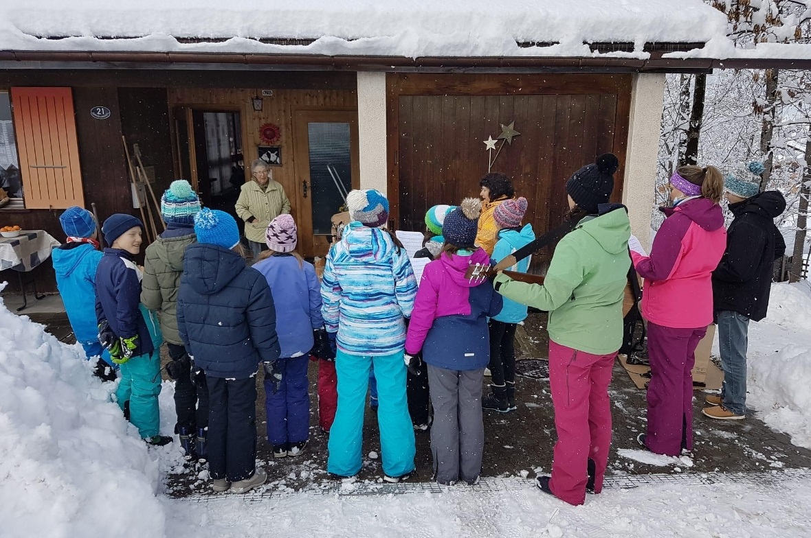 Die Sonntagsschule der Evangelisch-methodistischen Kirche Lenk bei einem ihren vielen Besuche letzten Sonntag.