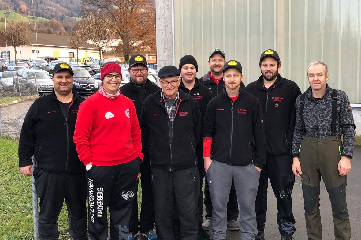 Die Spieler mit ihrer einzigen Dame, Madlaina Caviezel, in Küssnacht am Rigi.