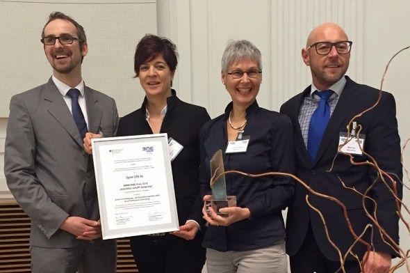 Die Spital STS AG gewinnt den BMWi/BME-Preis: Sebastian Freund, Universität St. Gallen, Doris Oesch, Christine Baumgartner Luder und Martin Gut, Spital STS AG.
