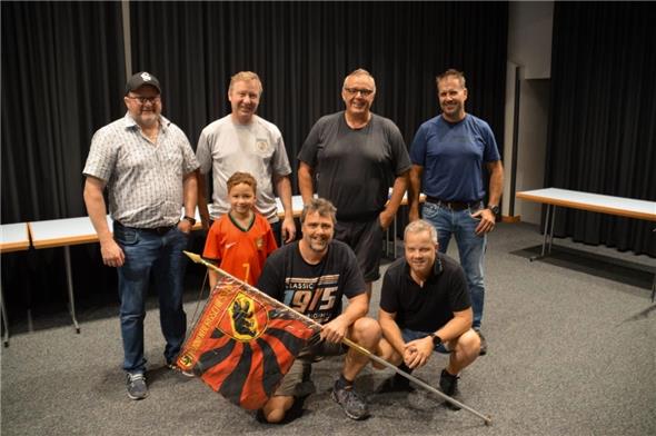 Die St. Stäphner «Hunter» haben schon oft das Fähnlein 1933 für die beste Stammsektion gewonnen (hinten, von links): Manfred Eggen, Gottfried Ginggen, Ueli Moor und Christoph Krebs sowie vorne Roland Zumbrunnen, Mike Burri und das Vollblut-Schützenmaskottchen CR7.