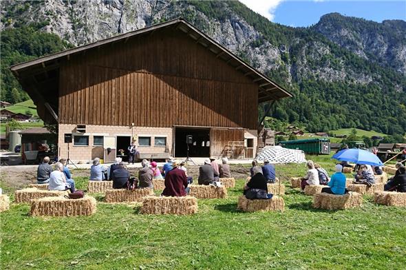 Die Strohballen trugen, trotz Abstand, zur angenehmen Atmosphäre bei.