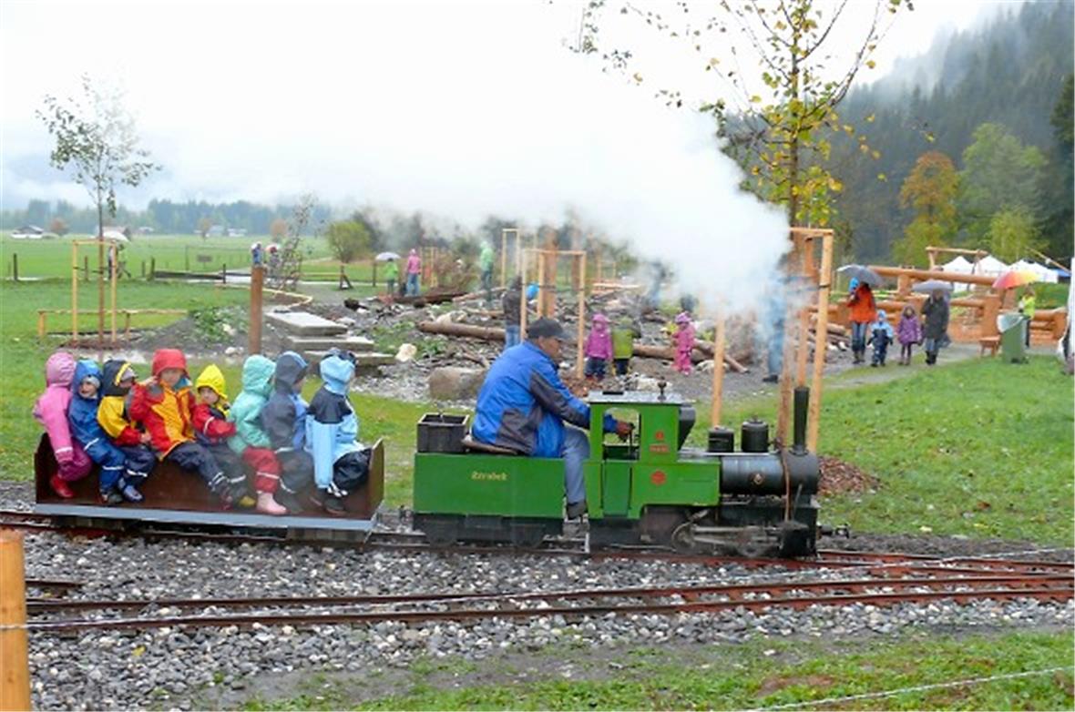 Die Stubeli-Bahn von Ueli Senn war das Highlight des Spielplatzes.