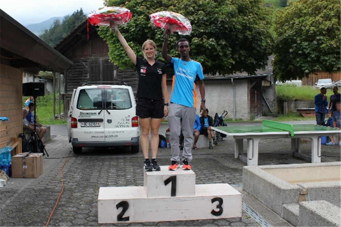 Die Tagessieger Petra Eggenschwiler und Fikru Dadi.