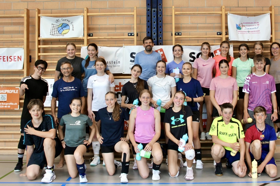 Die Teilnehmenden des SpringSmashCup des VBC Sotto Simme.