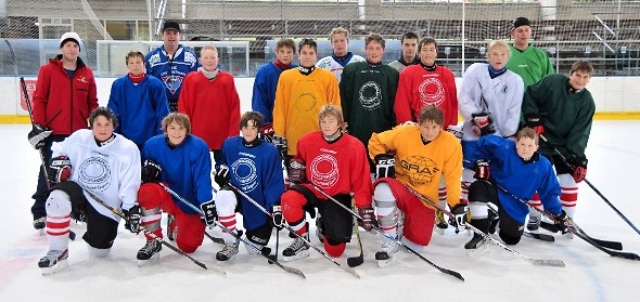 Die Teilnehmer der Novizen-Intensivtage posieren mit ihren Trainern