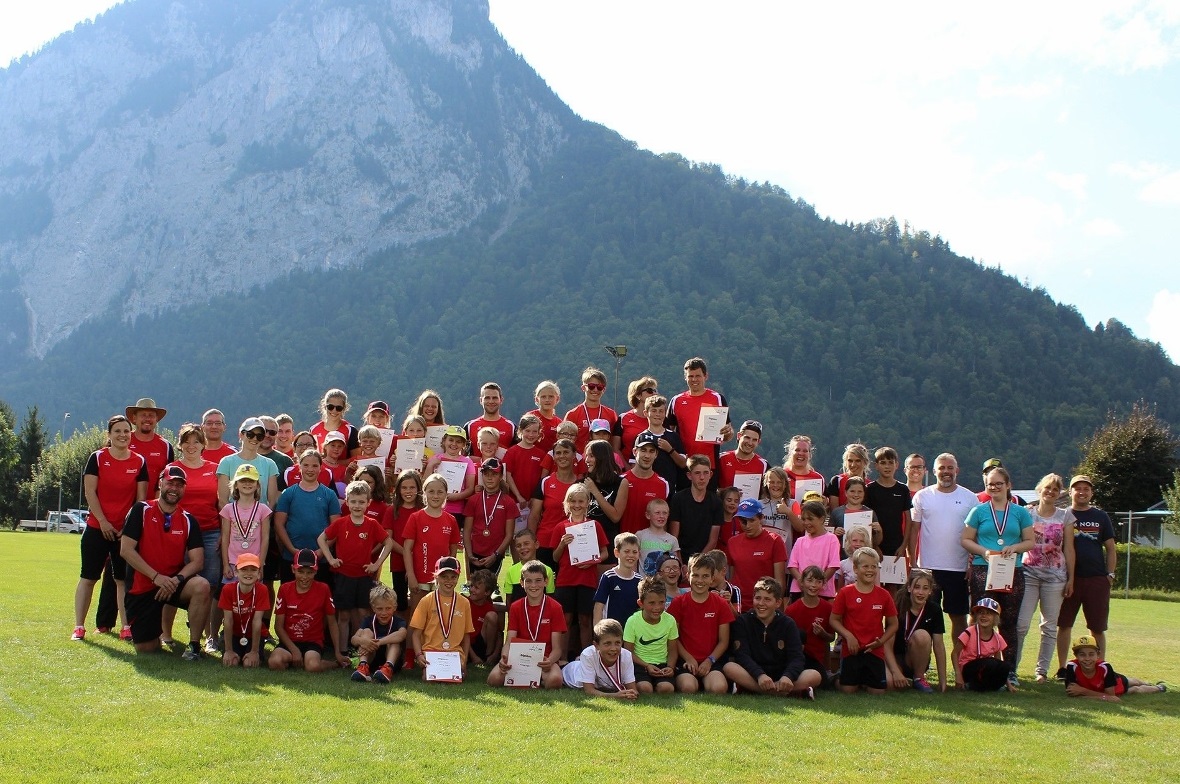 Die Teilnehmer des Jugitages nach den Wettkämpfen: Etwas erschöpft zwar, aber glücklich über den tollen Sporttag.