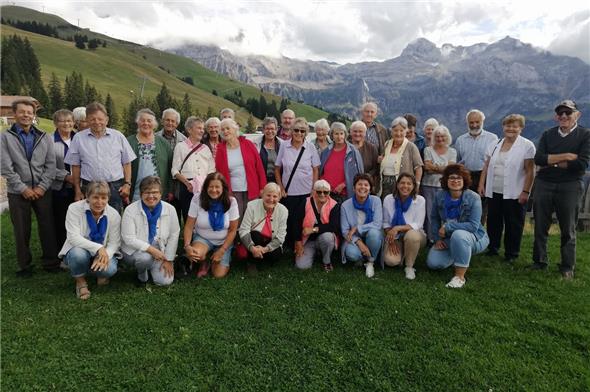 Die Teilnehmer des Seniorenausfluges liessen es sich auf dem Bühlberg gut gehen.