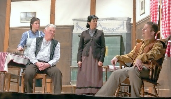 Die Theater-Familie Ehrsam mit dem Gemeindeammann.