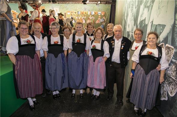 Die Trachtengruppe Erlenbach vergangenen Freitag kurz vor ihrem letzten Auftritt.