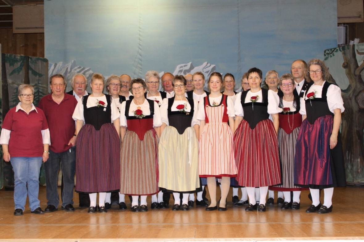 Die Trachtengruppe Weissenburg-Därstetten, unterstützt von der Trachtengruppe Erlenbach, präsentierte sich den Zuschauern von ihrer besten Seite.