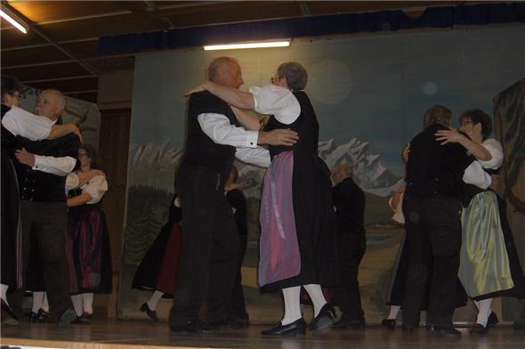 Die Trachtengruppe begeisterte mit ihren Tänzen.