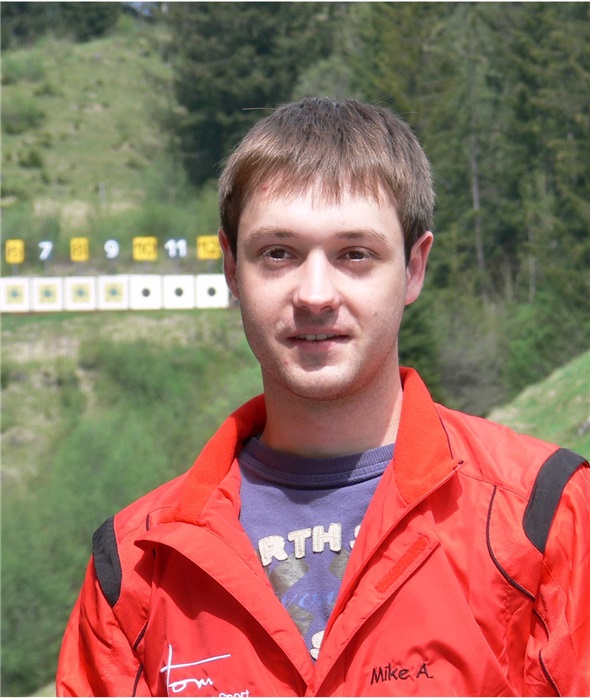 Die Trauben hingen hoch. Mike Annen schoss mit dem Standartgewehr am Eidgenössischen Schützenfest Aarau 2010 im Ausstich zum Schützenkönig in der Kategorie Sport.