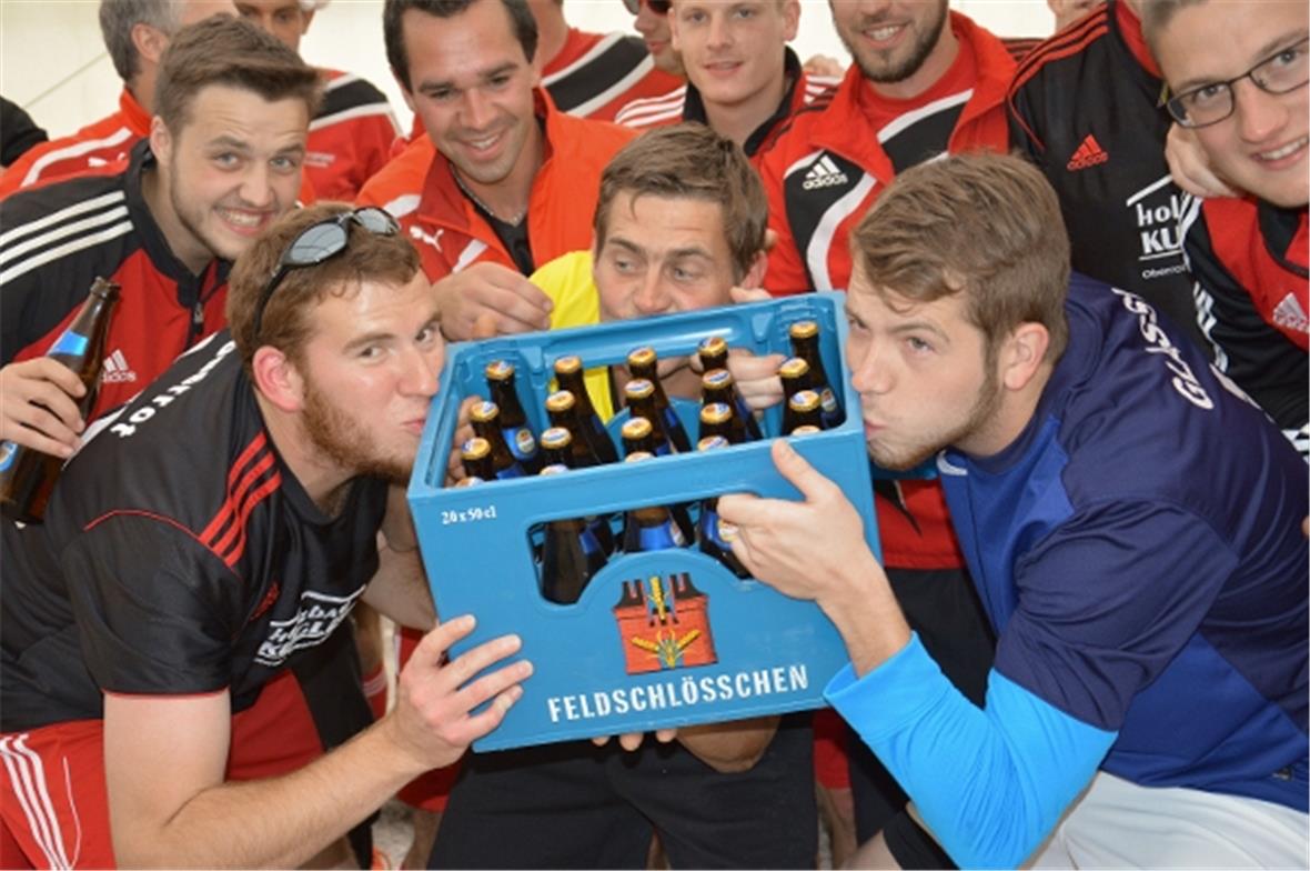 Die Turniergewinner des FC Oberrot mit ihrem verdienten «Sieger-Pokal».