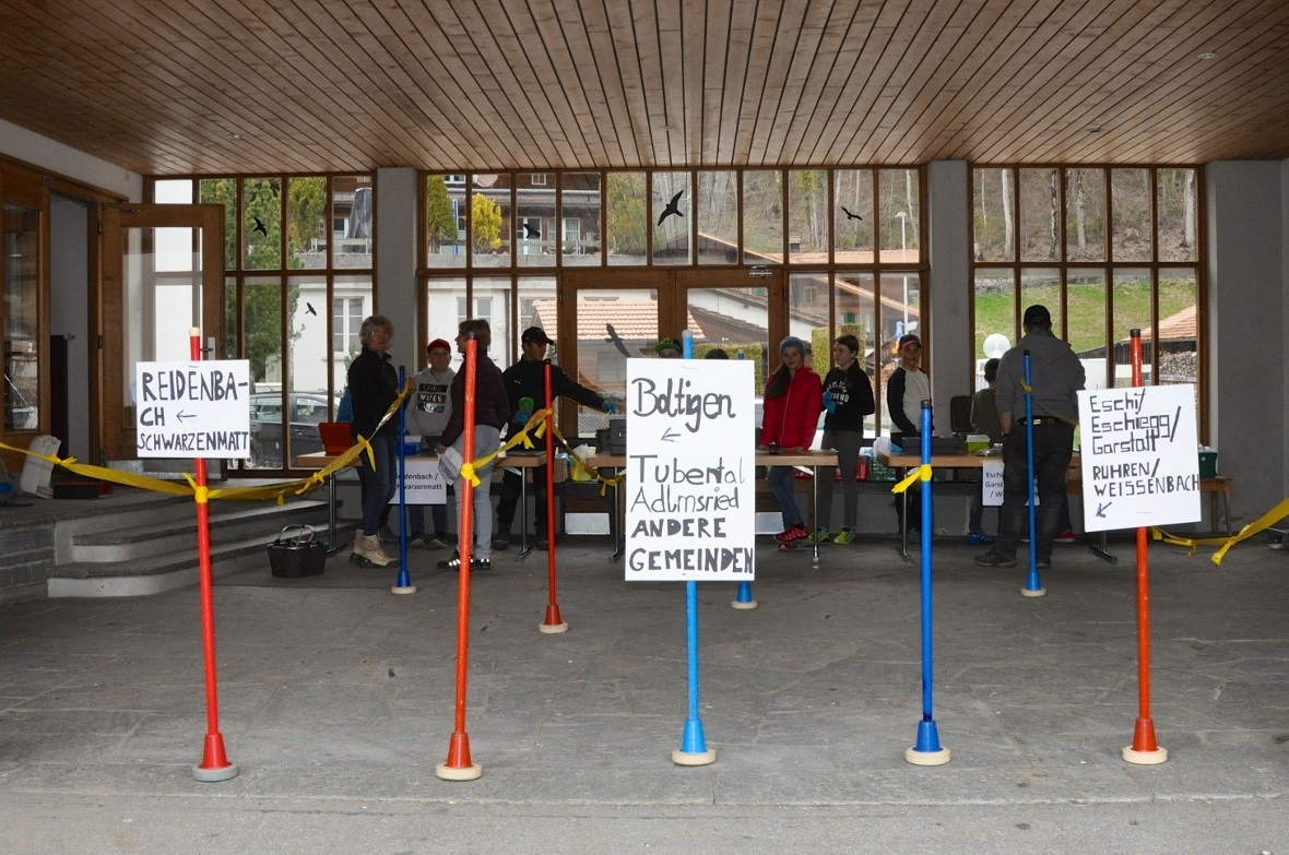 Die Verkaufsstrassen in der Pausenhalle in Reidenbach.