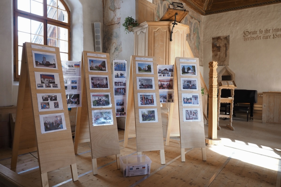 Die Wander-Ausstellung ist aktuell in der Kirche in Zweisimmen; danach wird sie an der Lenk, in St. Stephan und zum Schluss noch in Boltigen zu sehen sein.