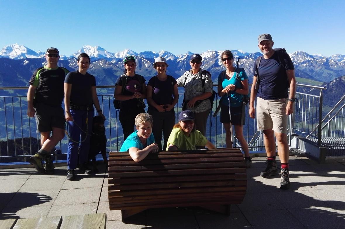 Die Wandergruppe, ohne den Bergführer Res Fuhrer (Photograf), auf dem Stockhorn.