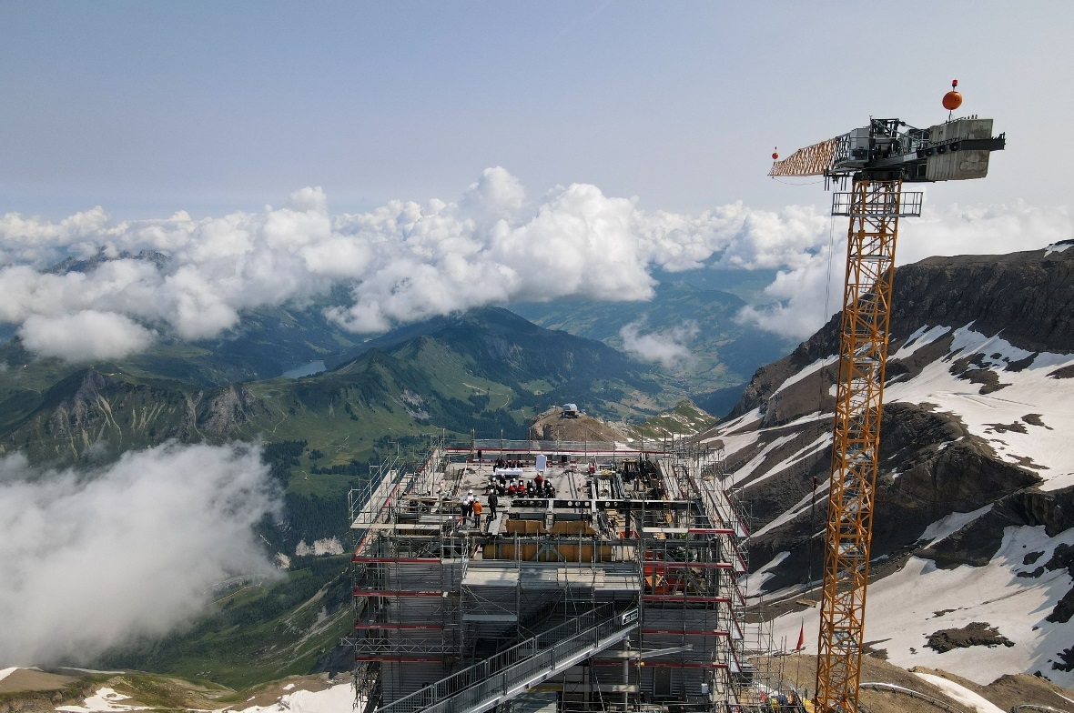 Die Wiederaufbauarbeiten des Restaurant Botta auf dem Glacier 3000 haben begonnen.