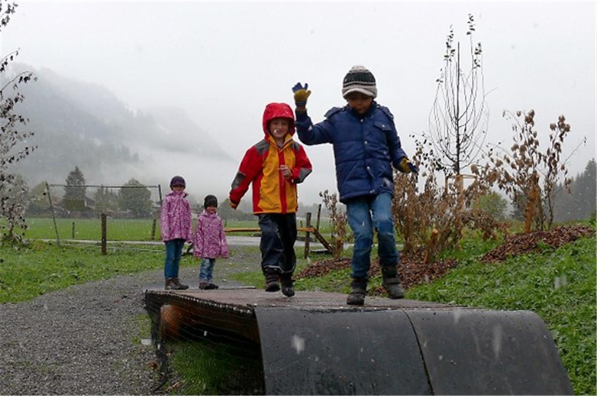 Die Wippe animierte die Kinder zusammen zu spielen.