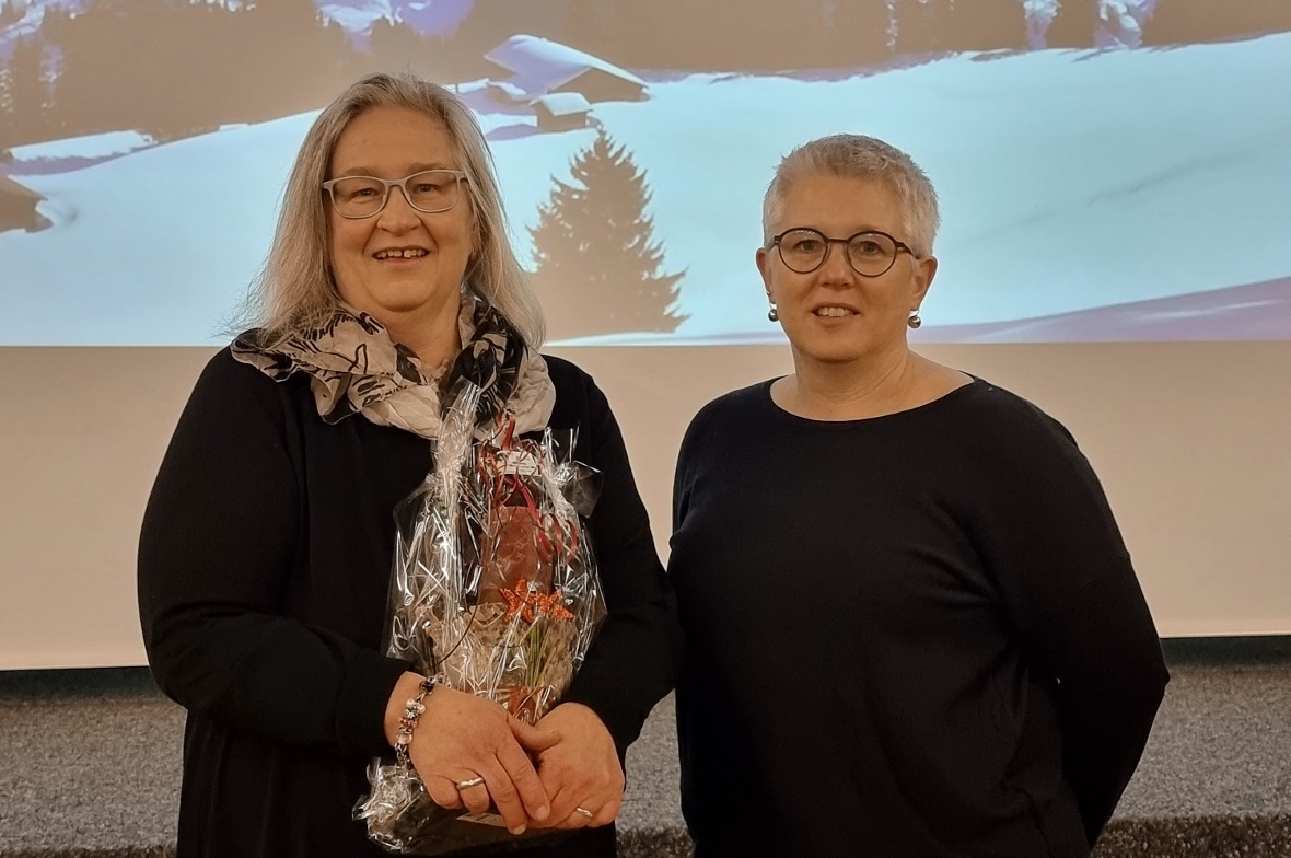 Die abtretende Gemeinderätin Claudia Gautschi (links) zusammen mit Gemeindepräsidentin Beatrice Zeller.