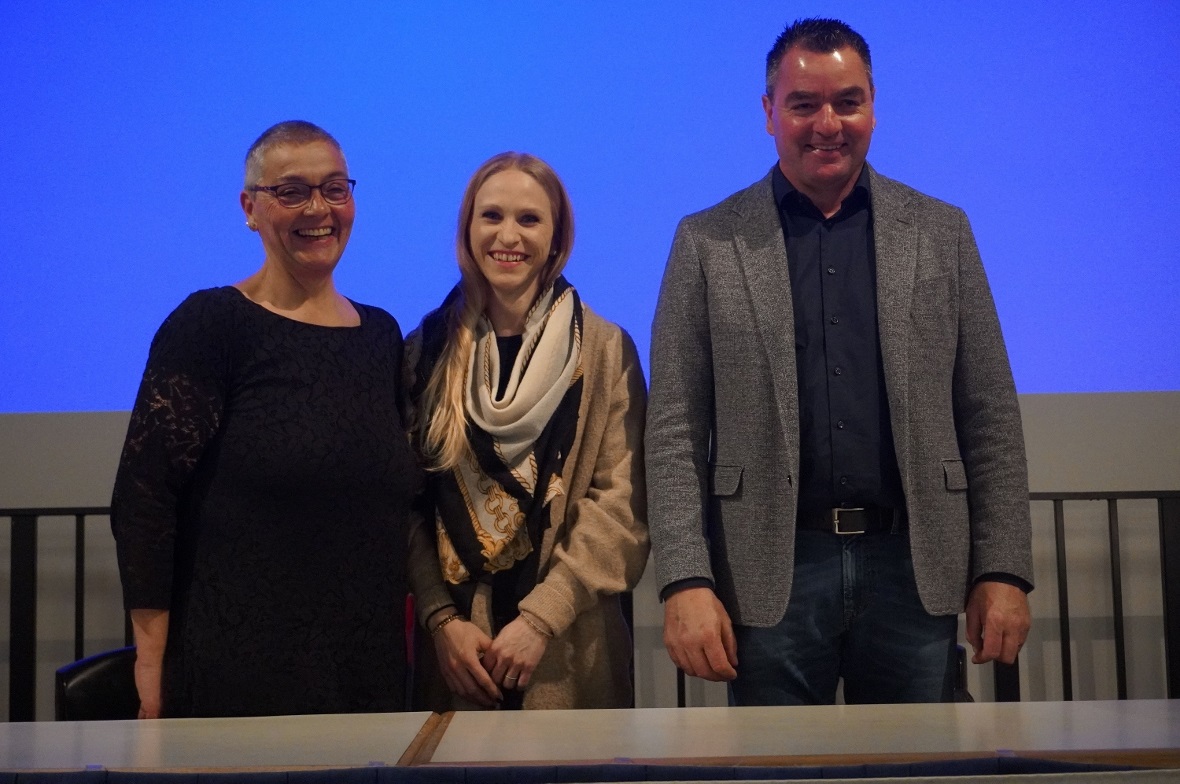 Die abtretende Sekretärin der ersten Stunde. Beatrice Gygax-Frei (links) mit ihrer Nachfolgerin Flavia Schenk und Präsident Thomas Knutti.