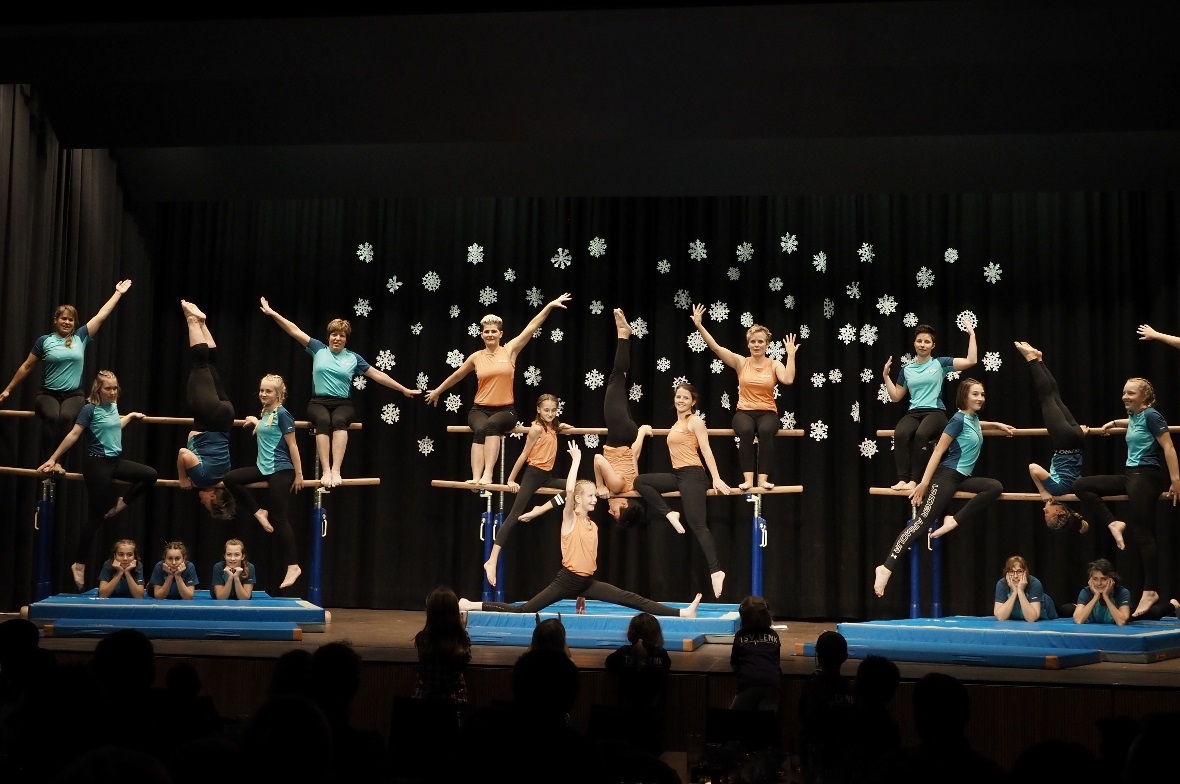 Die aktiven Turnerinnen zeigten gemeinsam mit der Jugi Oberstufe ihr Können am B...