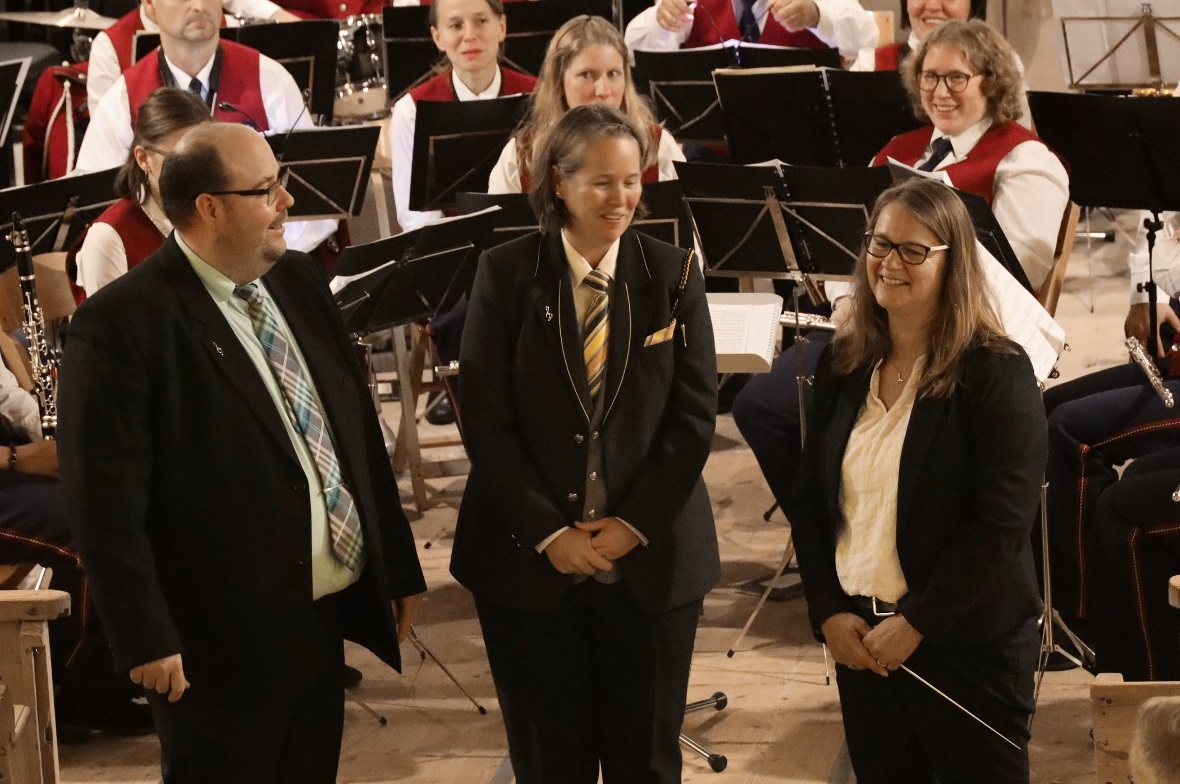 Die beiden Dirigenten im Doppelkonzert Barbara Büttikofer und Hanspeter Janzi, m...