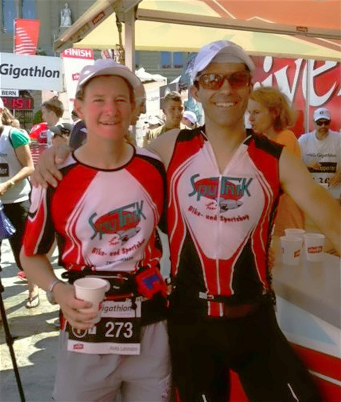 Die beiden Single-Gigathleten Patrick Griessen und Anita Lehmann im Ziel.