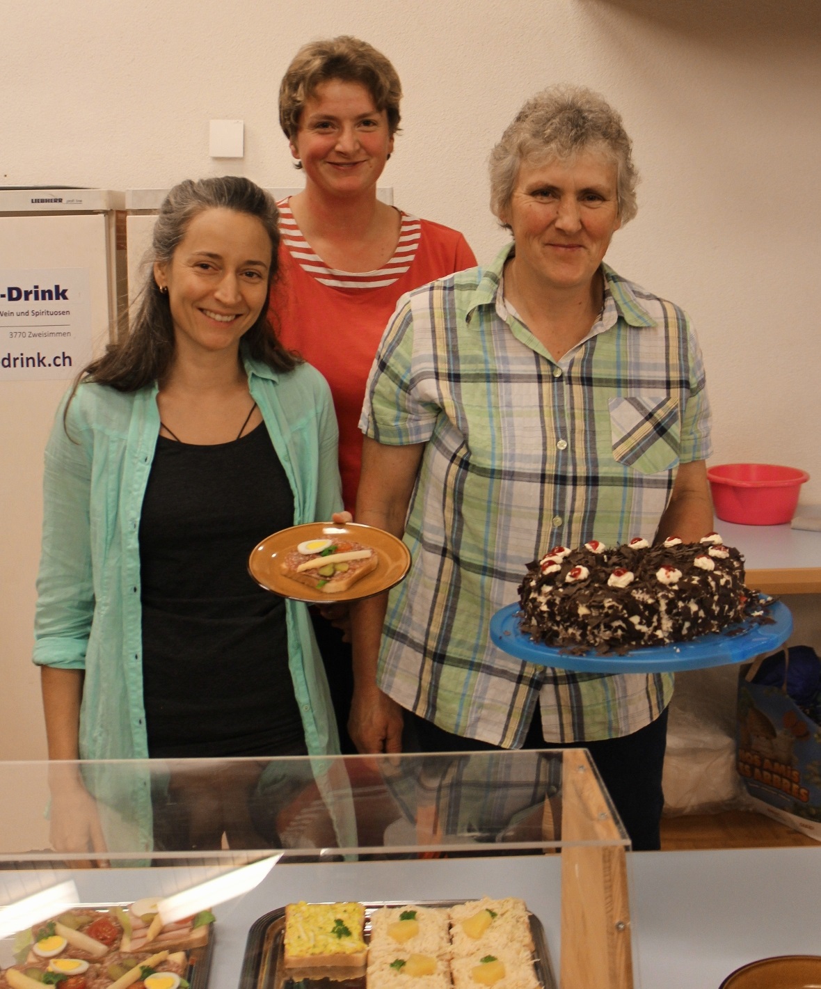 Die belegten, nicht beleidigten, Brötli und Torten führen den Chörli Reichenstei...