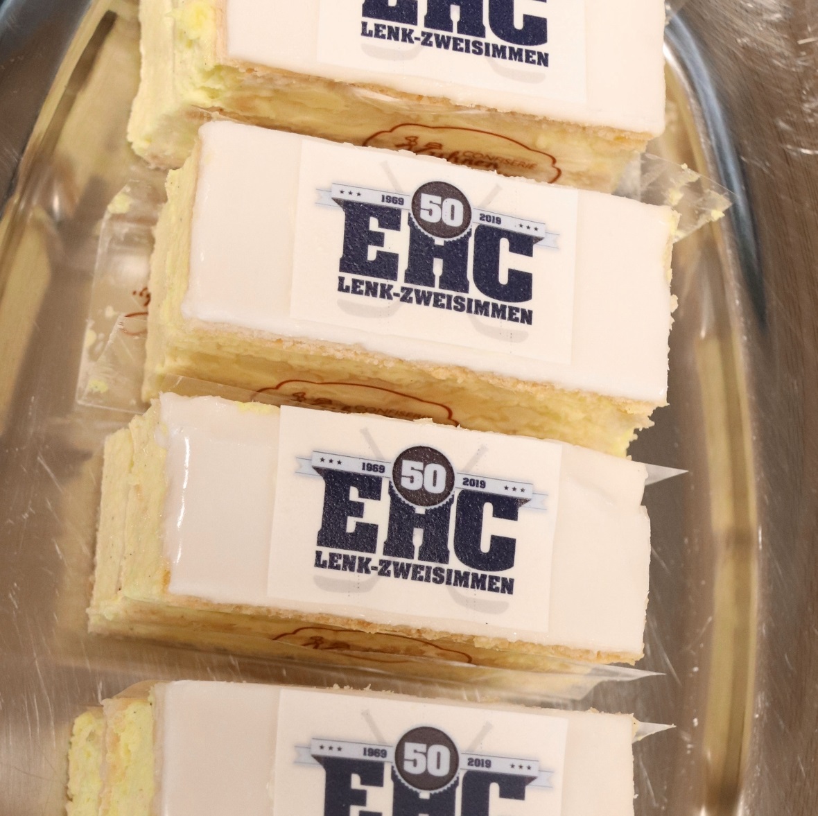 Die beliebte EHC-Cremeschnitte fand zahlreiche Abnehmer.