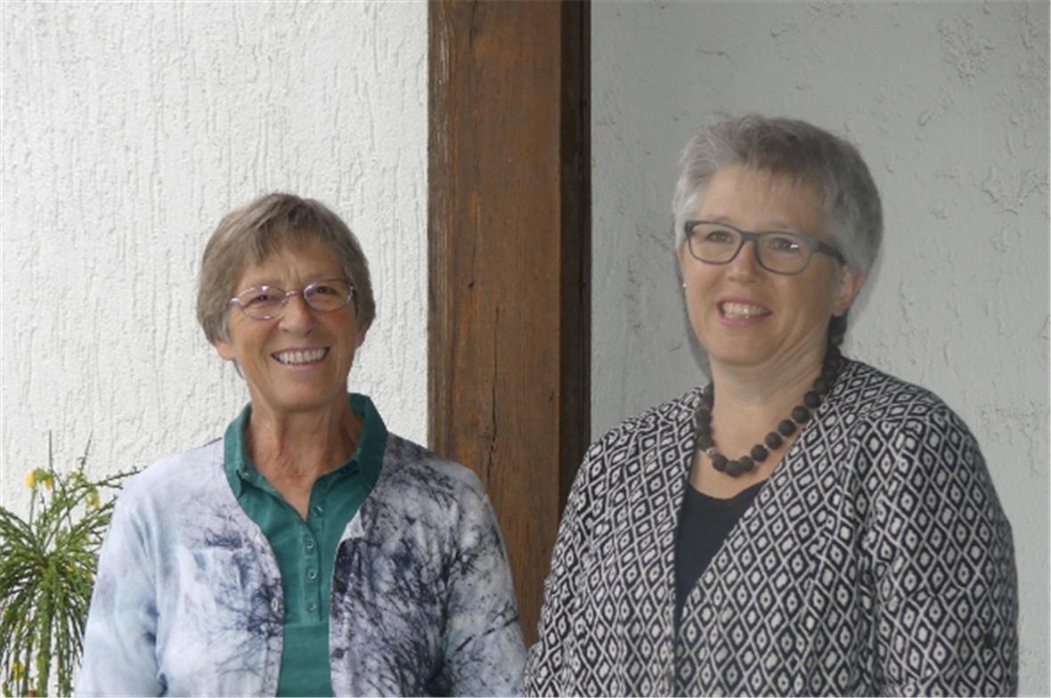 Die bisherige Präsidentin Ruth Kilchör (links) mit der frisch gewählten Amtsnachfolgerin Beatrice Zeller.