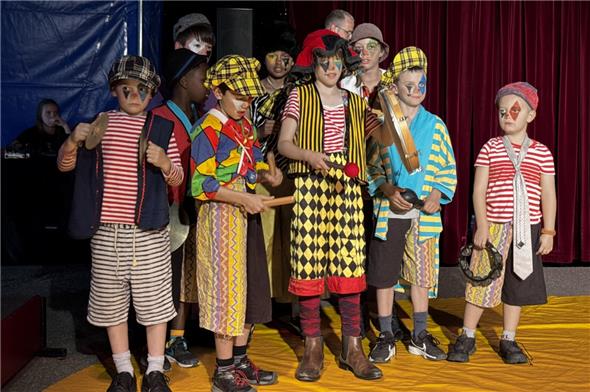 Die bunte Clowngruppe.