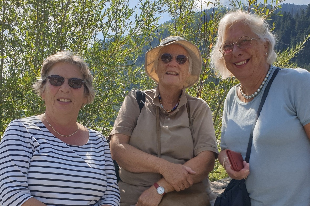 Die drei Freundinnen aus Holland sind schon viele Jahre an der Lenk in den Ferie...