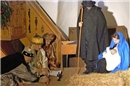 Die drei Waisen (Könige) bei Maria und Josef und Jesuskind im Stall.