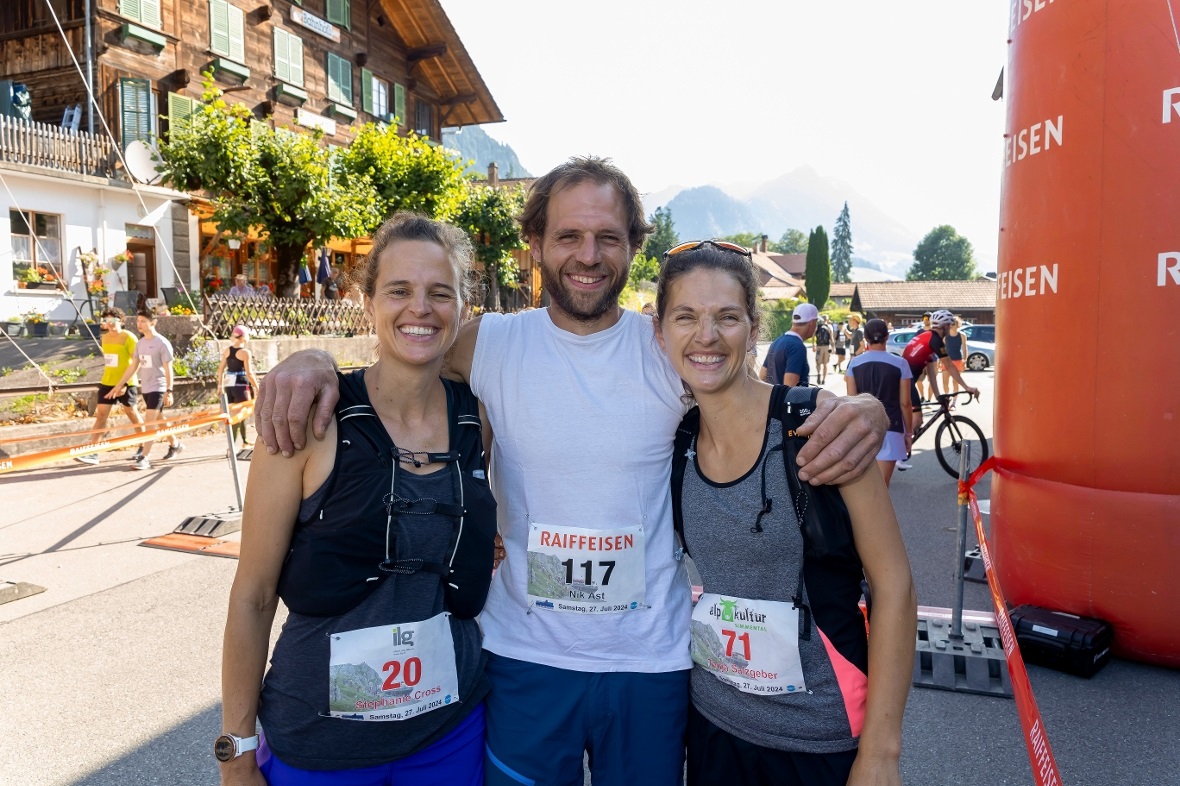 Die drei machen immer einen Familientag aus dem Stockhorn-Halbmarathon. v.l.: St...