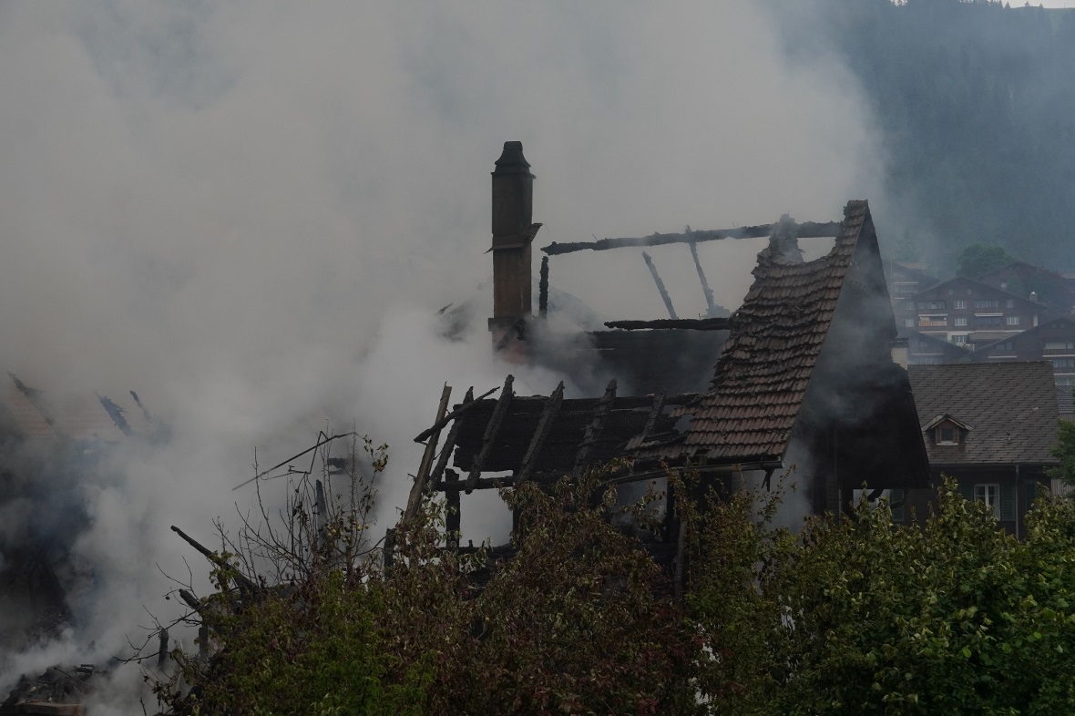 Die ehemalige Wagnerei ist im hinteren Teil bis auf die Grundmauern niedergebran...