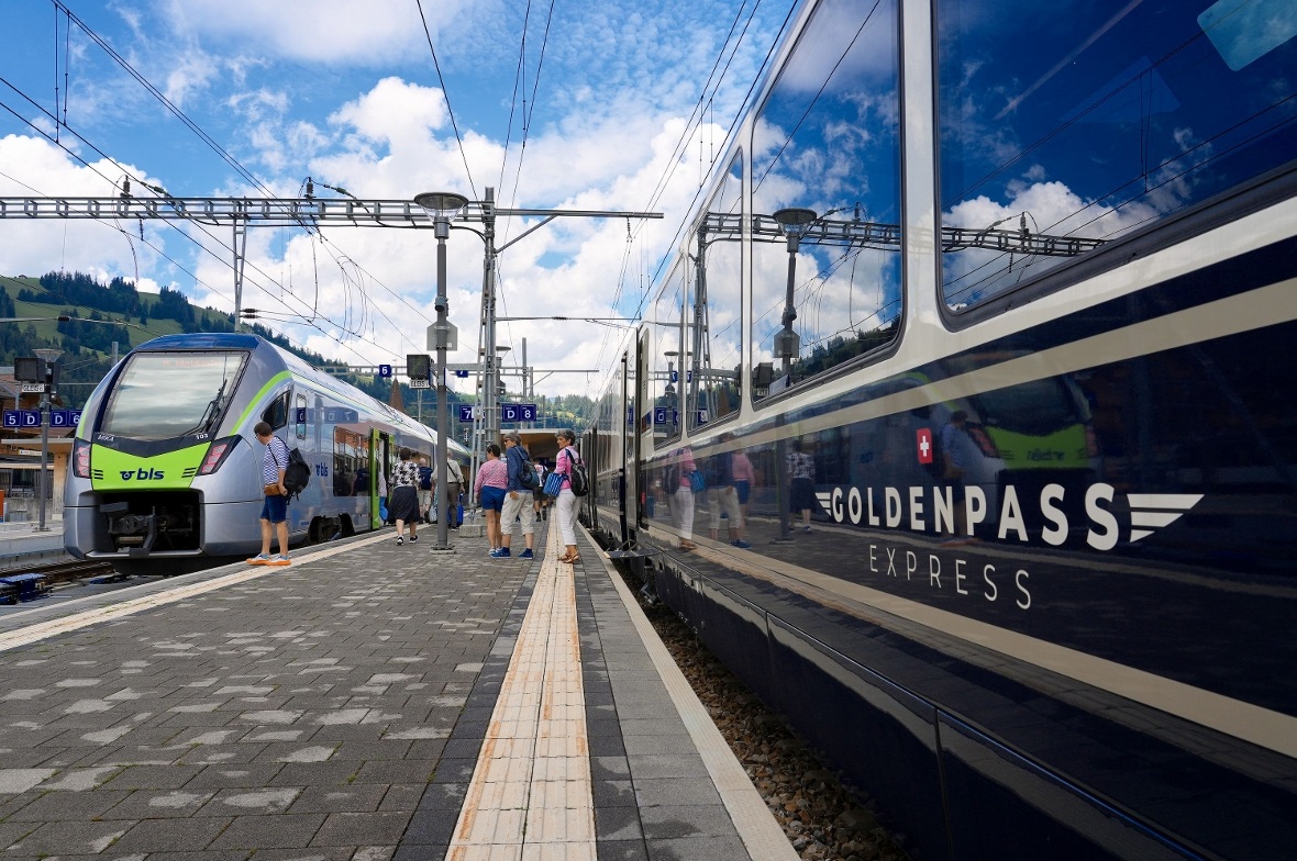 Die eigentlich umsteigefreie Verbindung mit dem GoldenPass Express war Ende Juli und Anfang August erneut unterbrochen. Grund war ein hoher Radverschleiss.