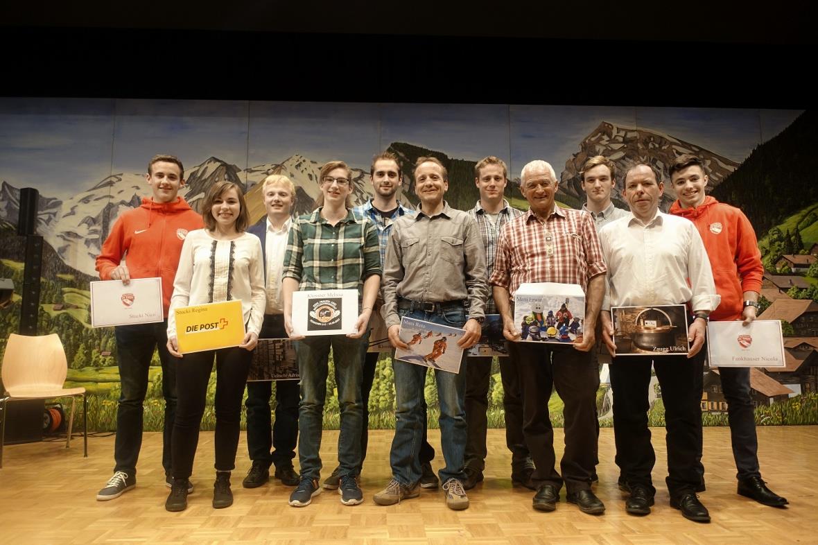 Die elf Geehrten des Diemtigtalabends: Nico Stucki, Regina Stucki, Adrian Ueltsc...