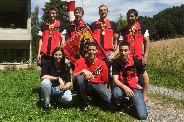Die erfolgreichen Jungschützen: (hinten) Manuel Schmid, Ruedi Bühler, Carlo Klossner, Jonas Müller, (vorne) Angela Jukic, Philipp Jutzeler und Rolf Schütz (es fehlt Joel Knutti).