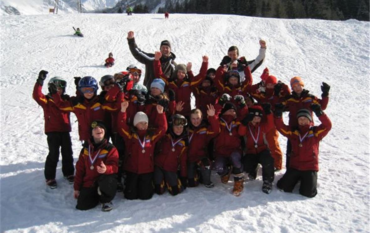 Die erfolgreichen und aufgestellten Kinder.