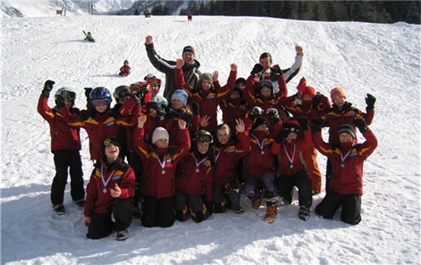 Die erfolgreichen und aufgestellten Kinder.