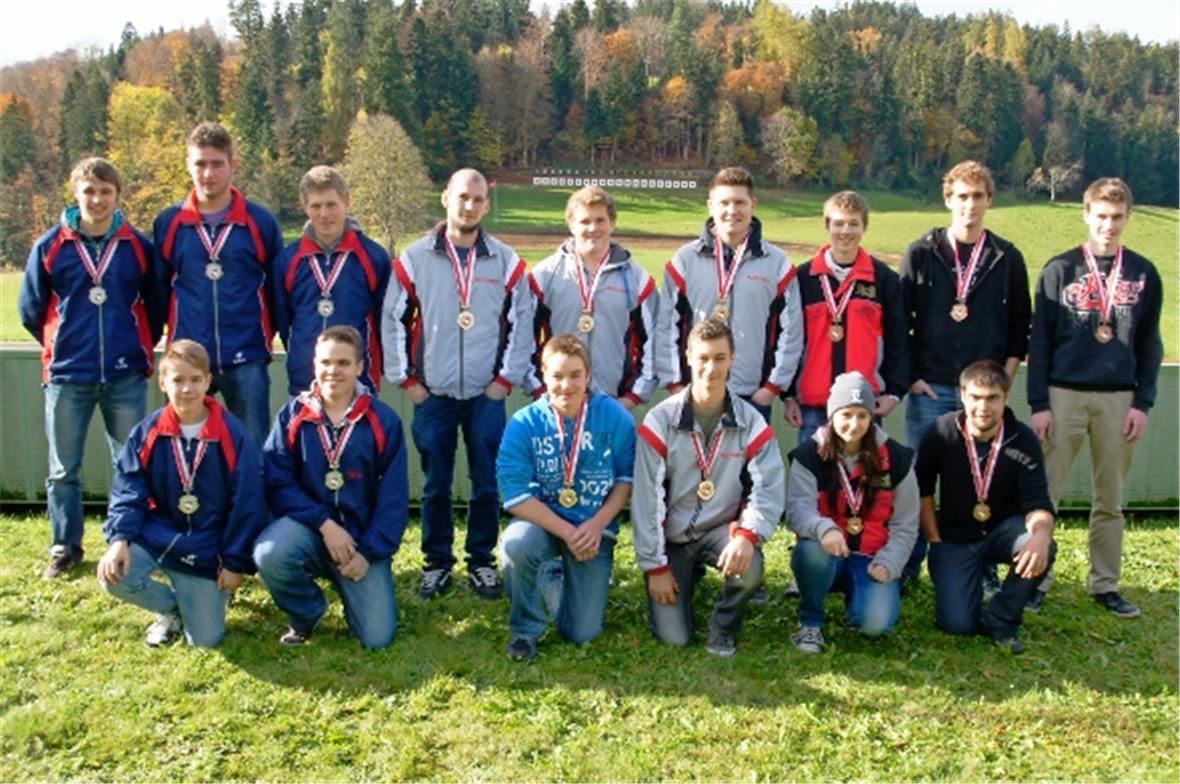 Die erfolgsverwöhnten Jungschützen aus Erlenbach-Latterbach wurden in Steffisburg Gewinner der Bronzemedaille. (v.l.) JS Buchholterberg, 2. Rang; JS Aeschi, 1. Rang und JS Erlenbach-Latterbach 3. Rang.