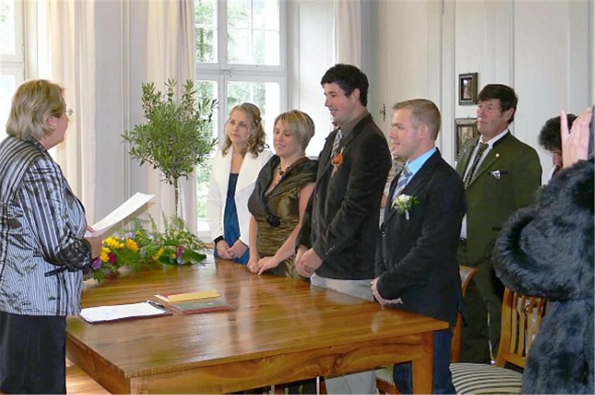 Die erste Ziviltrauung auf Schloss Blankenburg durch Zivilstandsbeamtin Verena B...