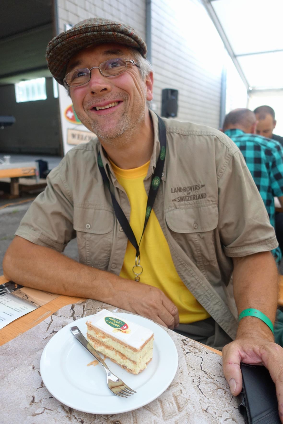 Die etwa 600 Crèmeschnitten wurde alle mit dem Jubiläums-Logo verziert.