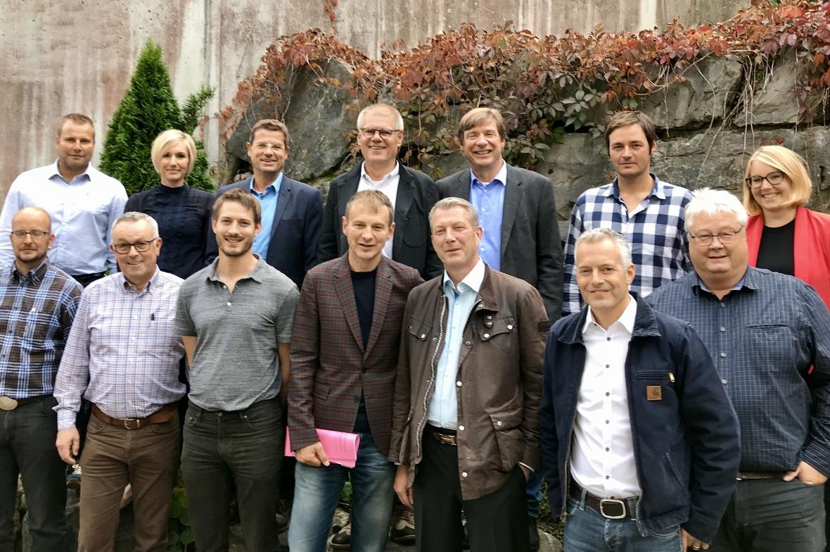 Die feierliche Unterzeichnung im Hotel Lenkerhof.