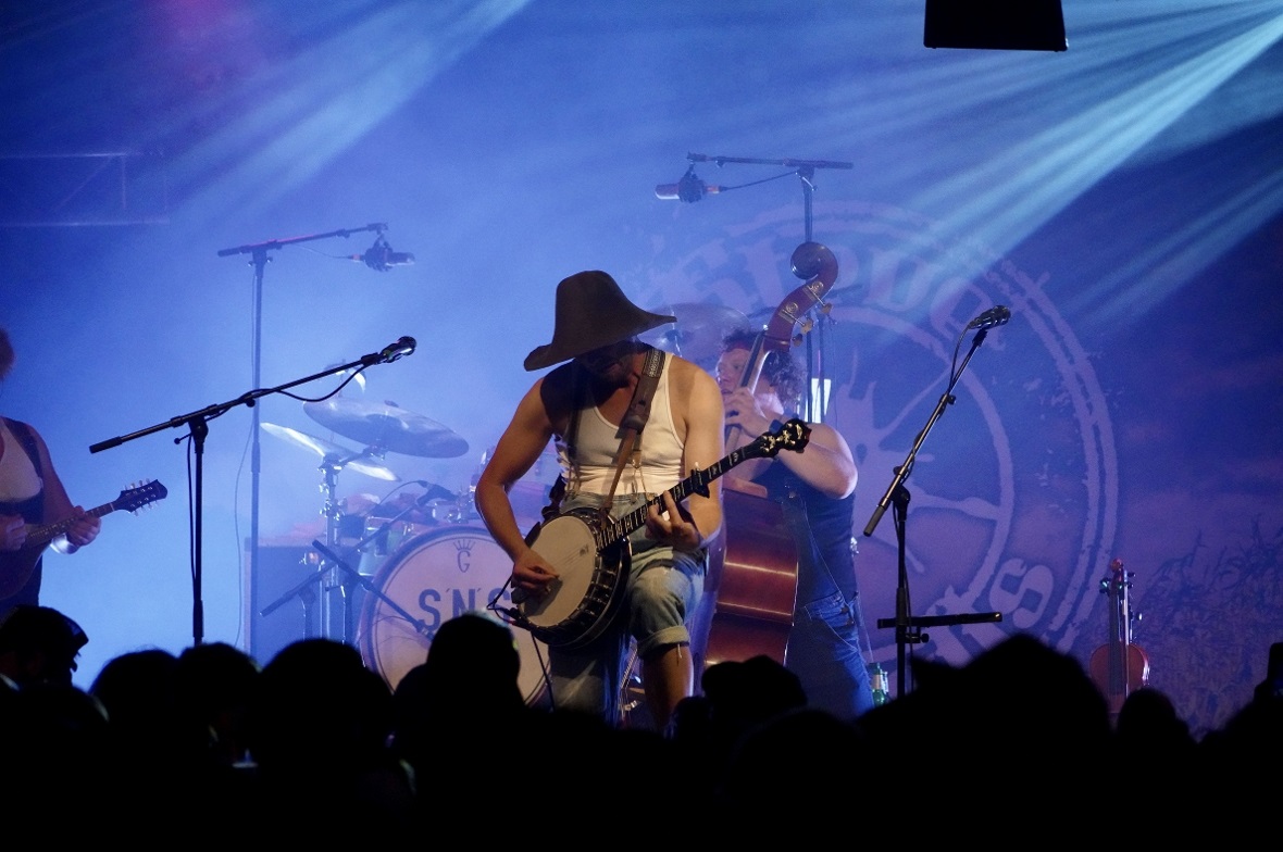 Die finnische Band Steve’n’Seagulls brachte das Festzelt auf den Siedepunkt.