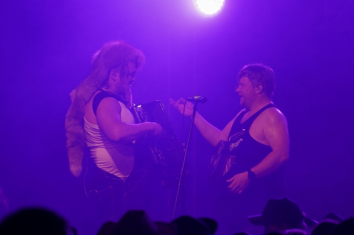 Die finnische Band Steve’n’Seagulls brachte das Festzelt auf den Siedepunkt.