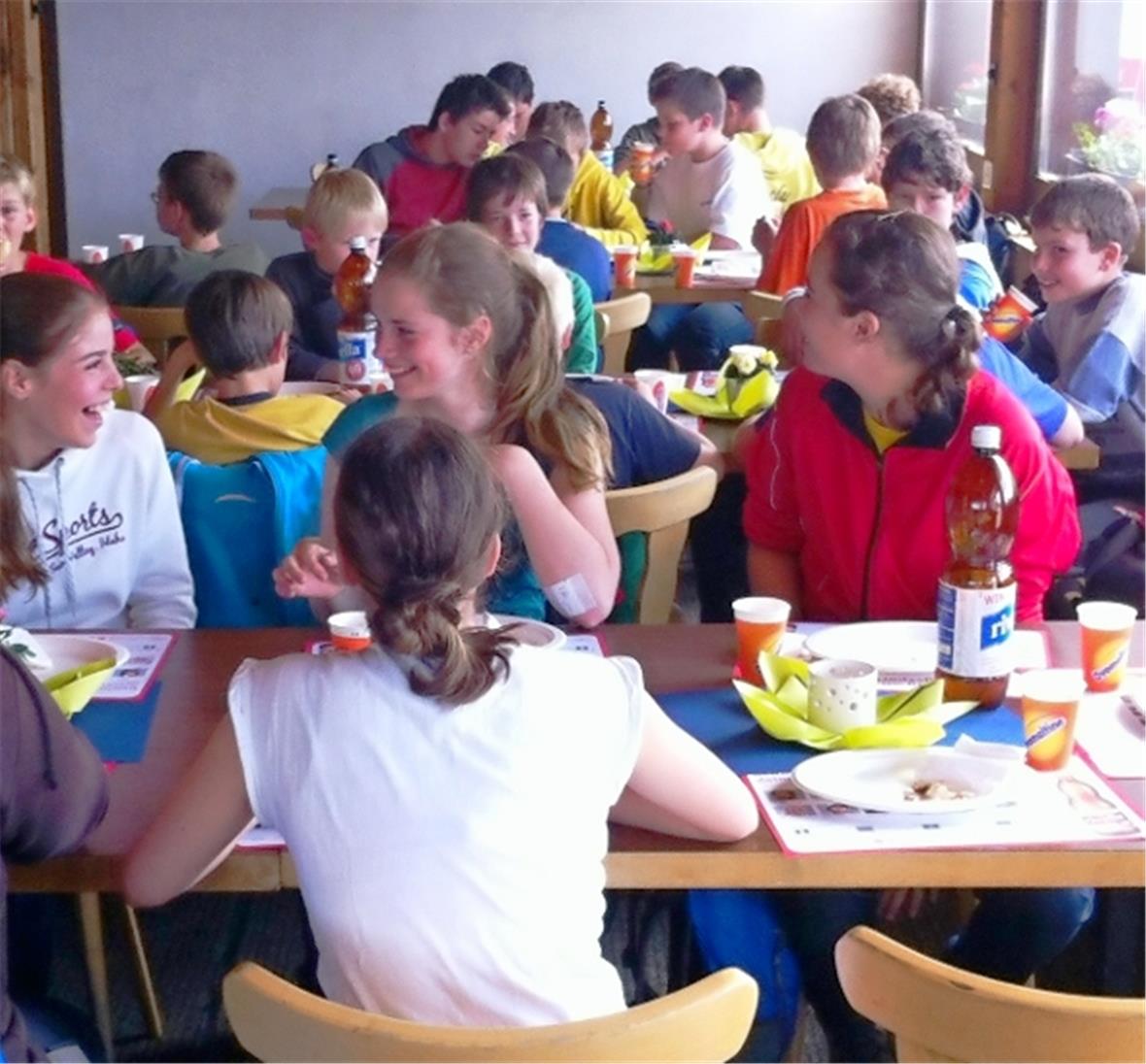 Die fleissigen PistenreinigerInnen bei ihrem wohlverdienten Zvieri.