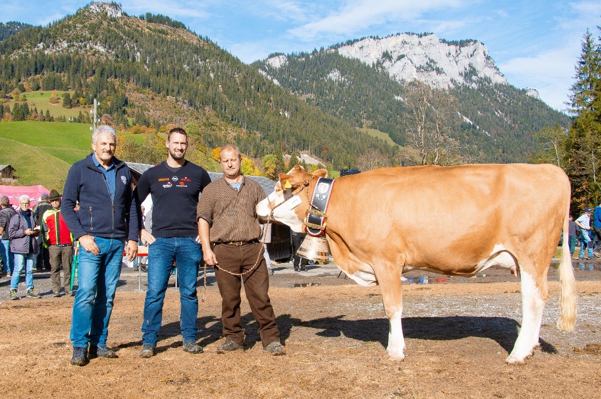 Die frisch gekürte Miss Street Parade Romana, zusammen mit Schwingerkönig Harry ...